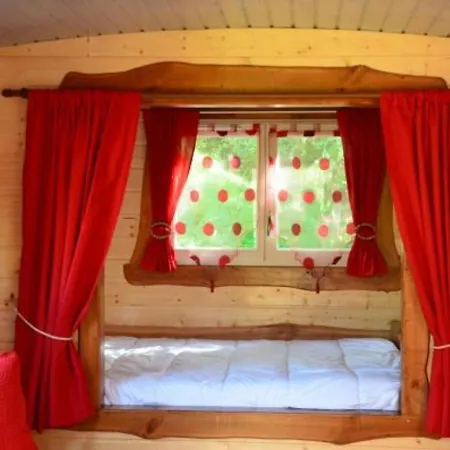Vakantiehuis Roulotte Cosy Avec Kitchenette, Ruisseau Apaisant Et Espace Bien-etre, Nuit Insolite A - Fr-1-589-444 *