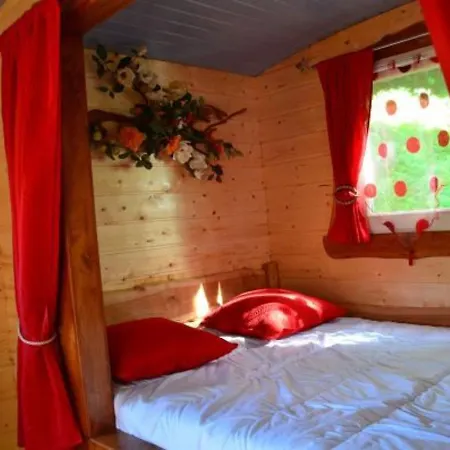 Roulotte Cosy Avec Kitchenette, Ruisseau Apaisant Et Espace Bien-etre, Nuit Insolite A - Fr-1-589-444 컨트리하우스