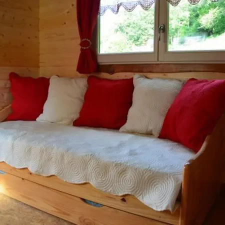 Vakantiehuis Roulotte Cosy Avec Kitchenette, Ruisseau Apaisant Et Espace Bien-etre, Nuit Insolite A - Fr-1-589-444